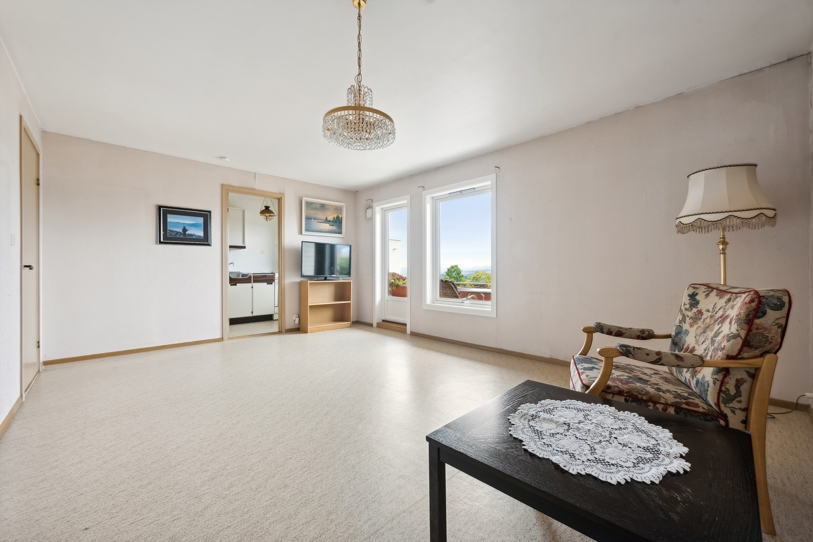 Boligen har en fin og praktisk planløsning, med store, luftige rom. Galleribilde