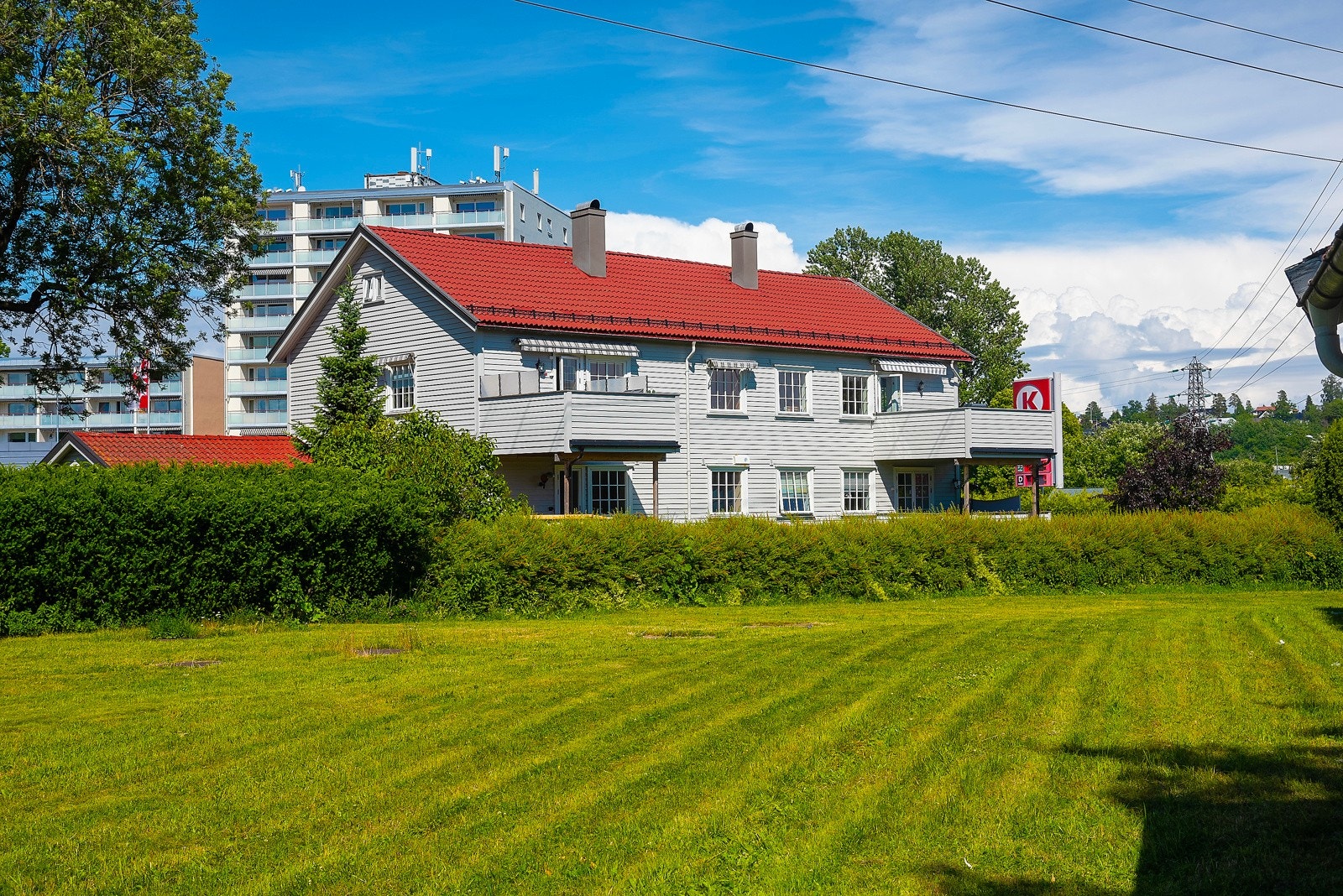 Borettslaget har skiftet kledning og etterisolert yttervegger og det er lagt ny drenering i 2004 Galleribilde