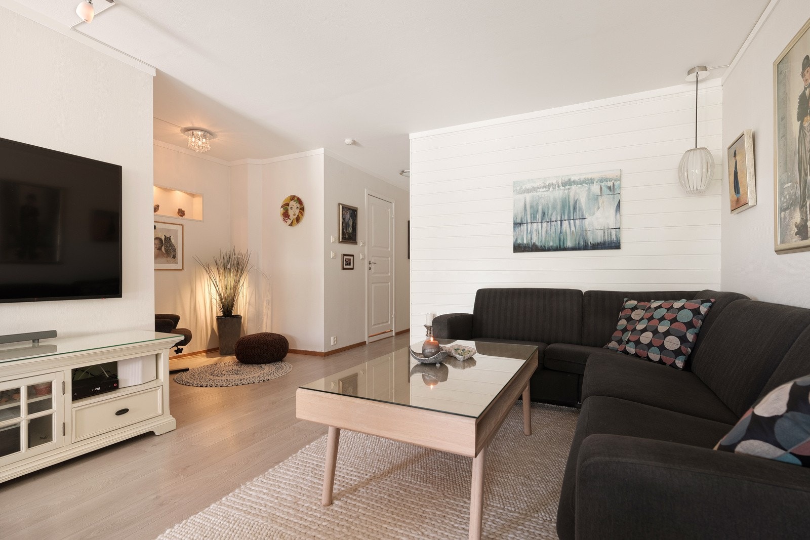 Leiligheten har en arealeffektiv og lettstelt planløsning med alt på ett plan. Galleribilde