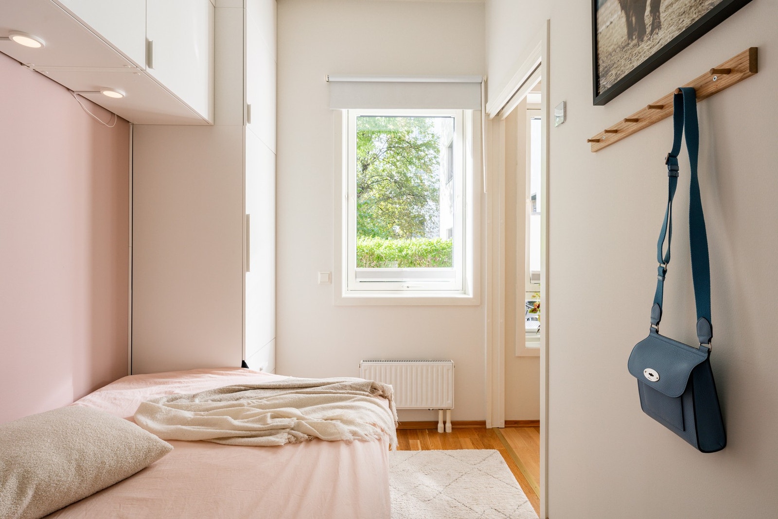 Det er i dag satt opp en praktisk garderobeløsning på soverom 2 i dag. Galleribilde