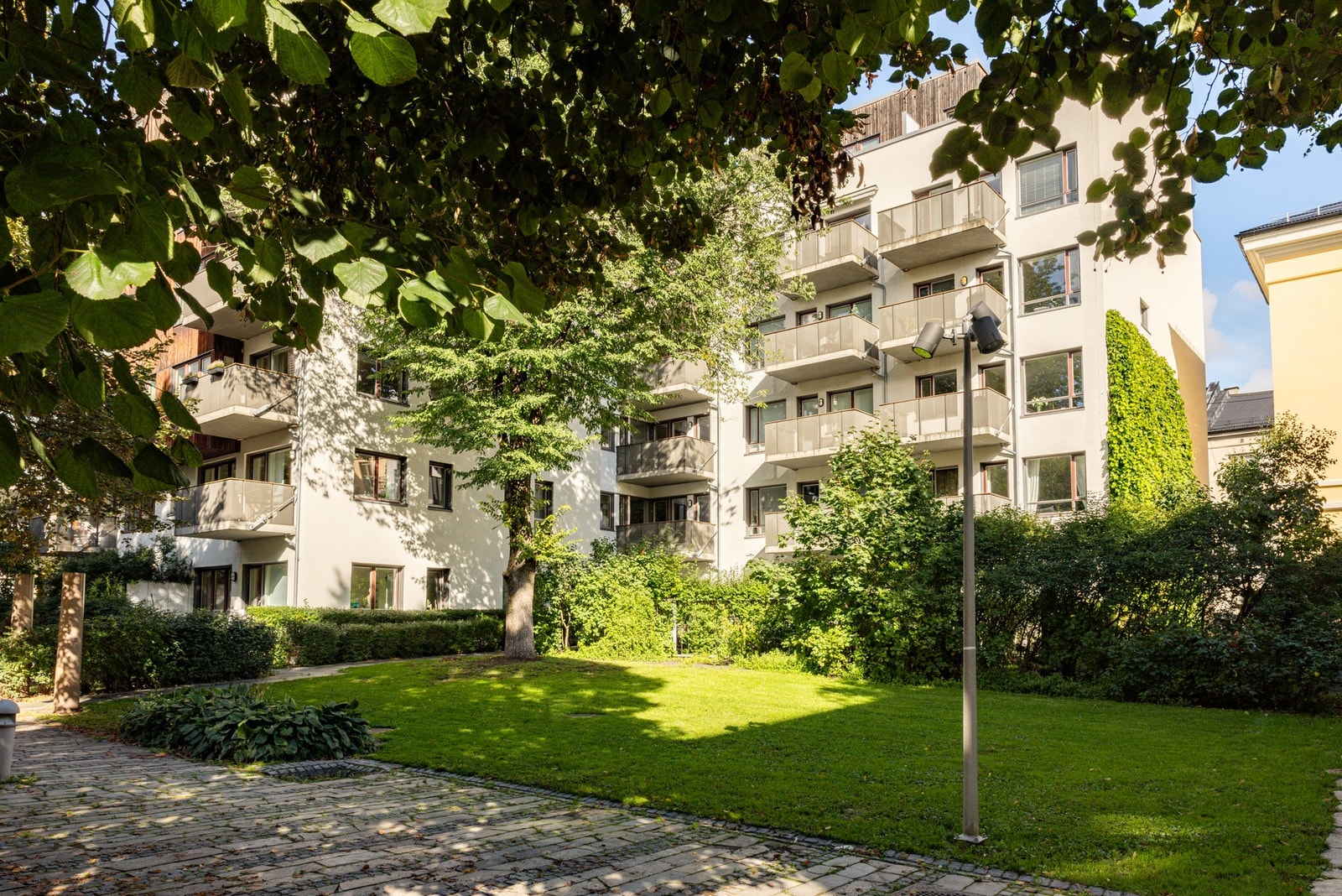 Leiligheten ligger skjermet fra naboer. Galleribilde