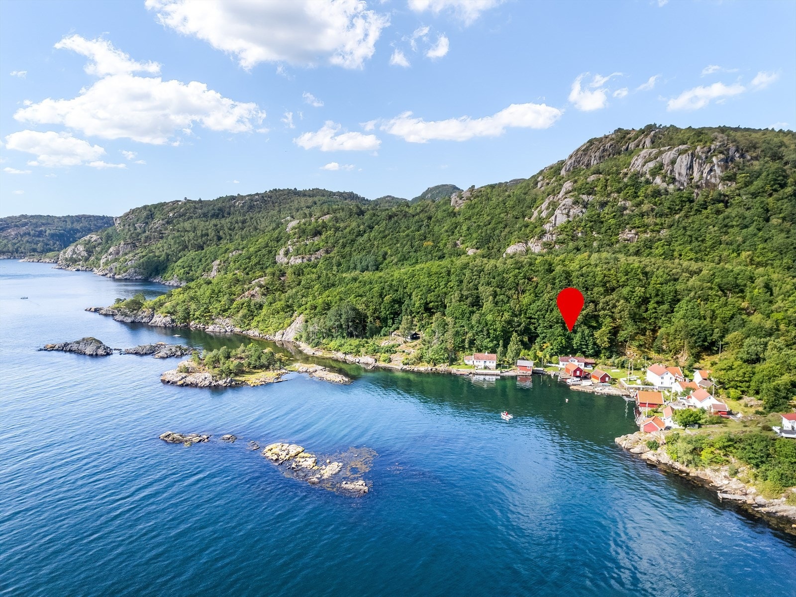 Hidra er et populært feriested som byr på unike turområder og rekreasjonsmuligheter Galleribilde