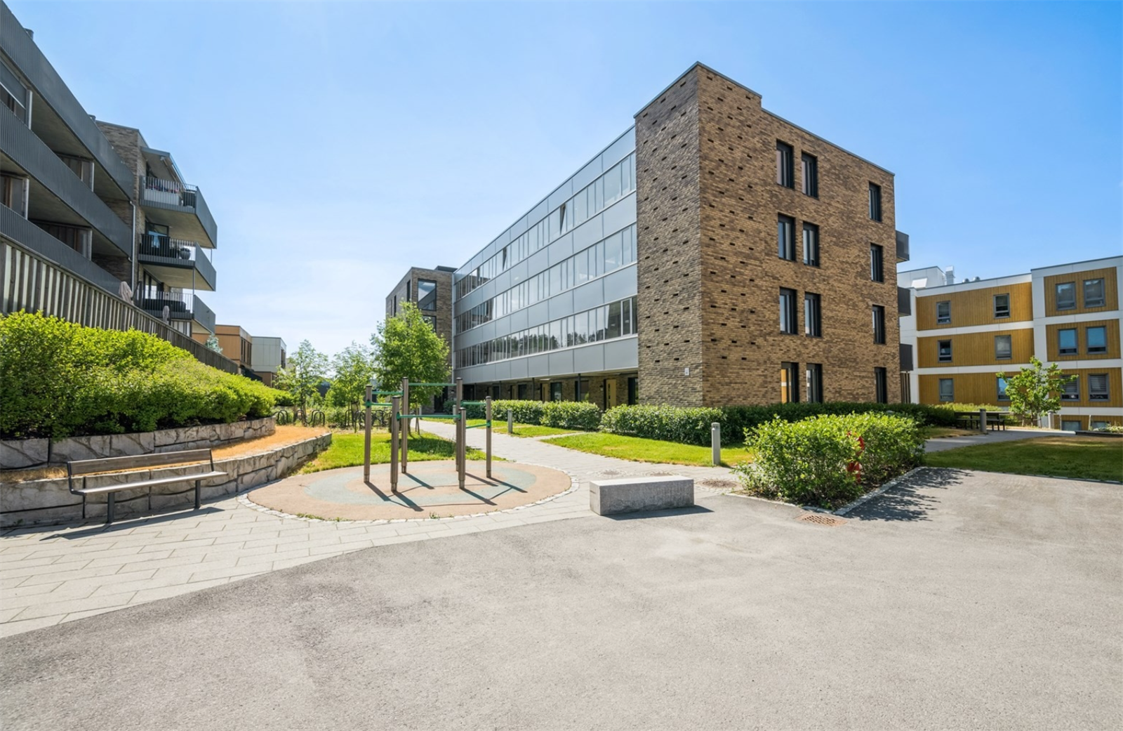 Flott moderne fasade. Bygget ble ferdigstilt i 2018. Galleribilde