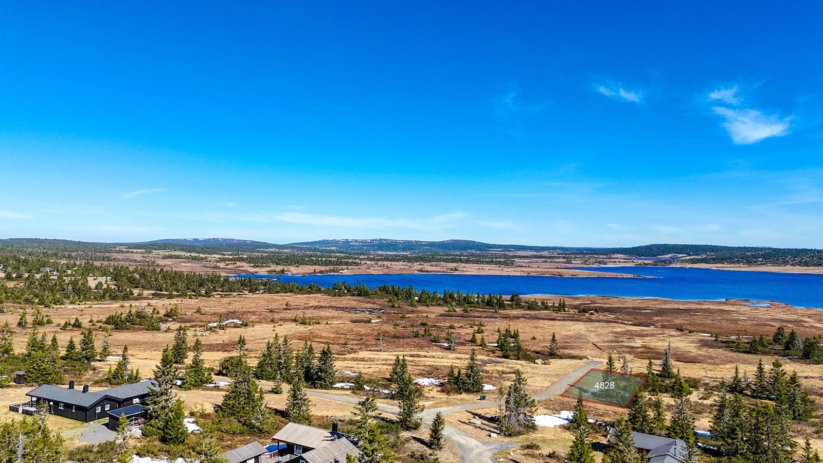 Drømmer du om å bygge egen hytte i naturskjønne omgivelser ? Byggeklar tomt i Kroksjølia er nå tilgjengelig. Galleribilde