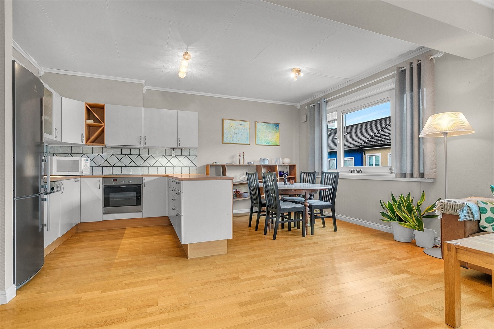 Kjøkken i åpen løsning. Galleribilde