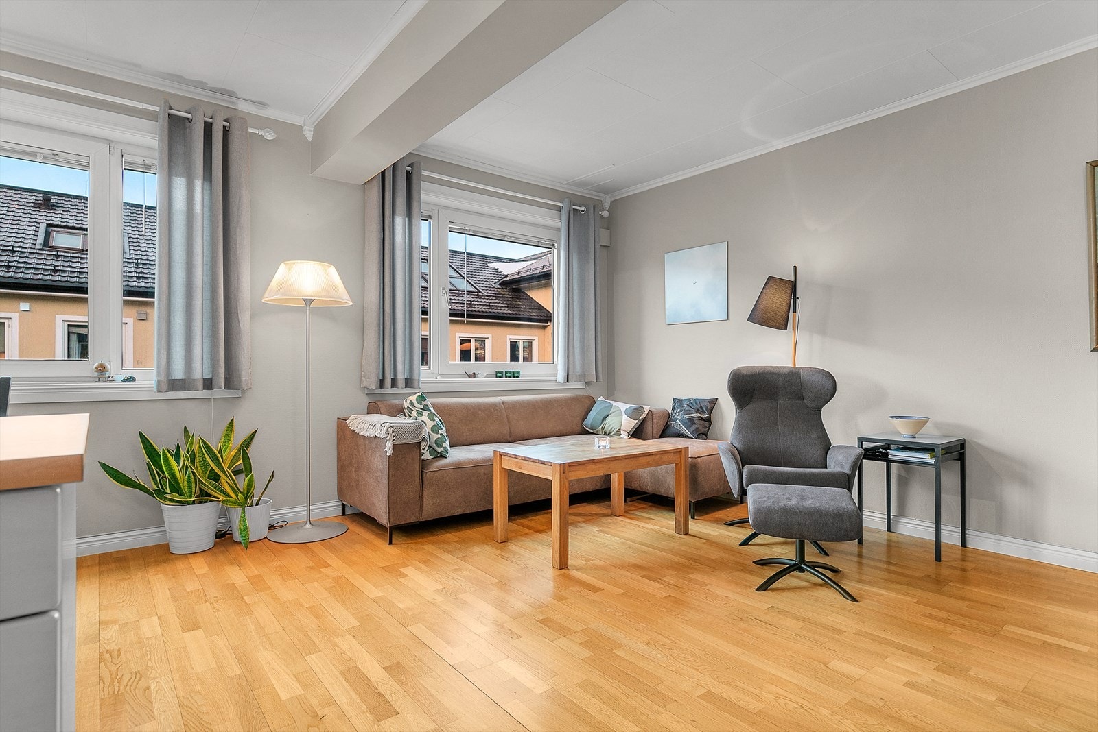 Flott stue med flotte og moderne farger. Galleribilde