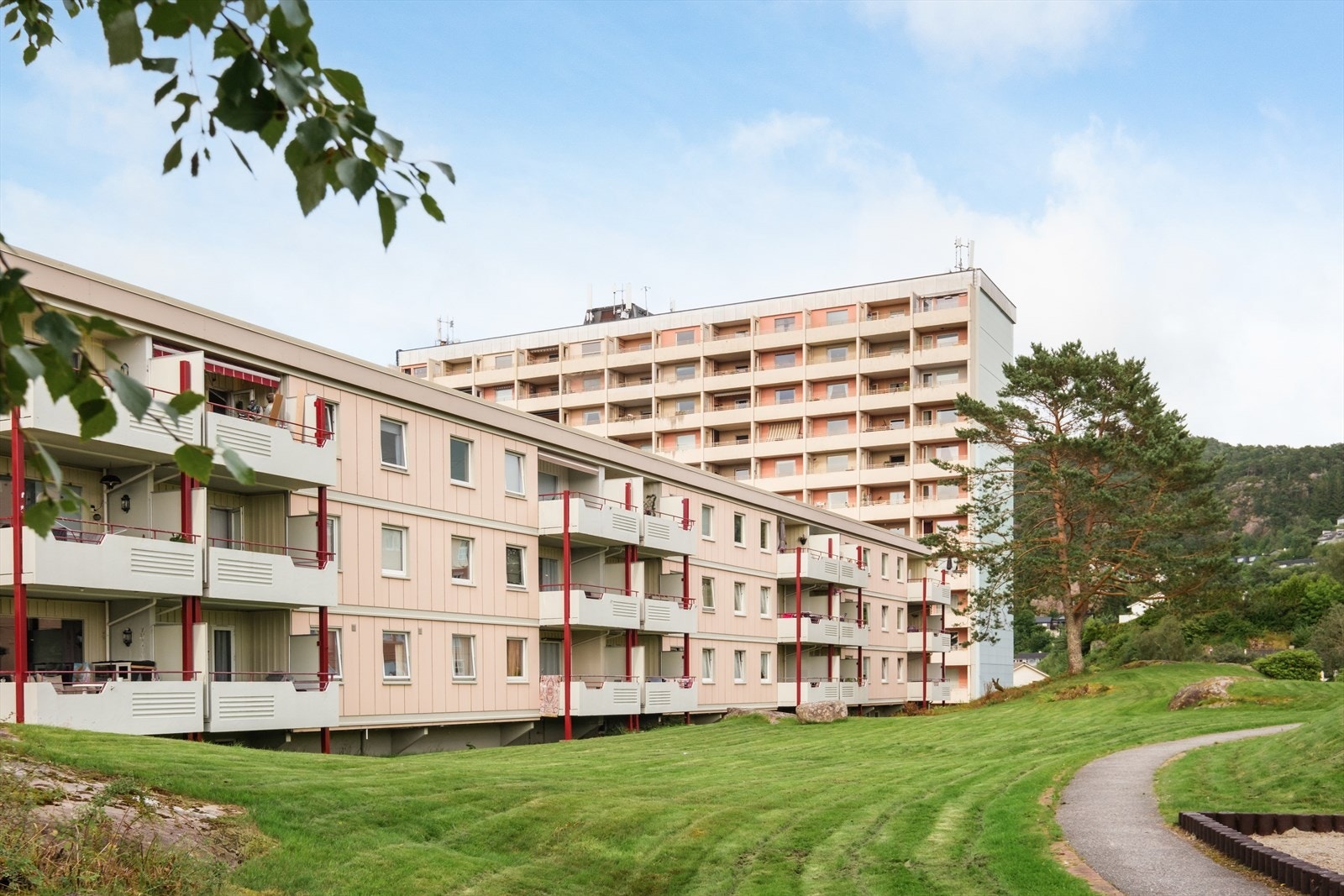 Fasadene til BRL fremstår som lyse og trivelige. Galleribilde