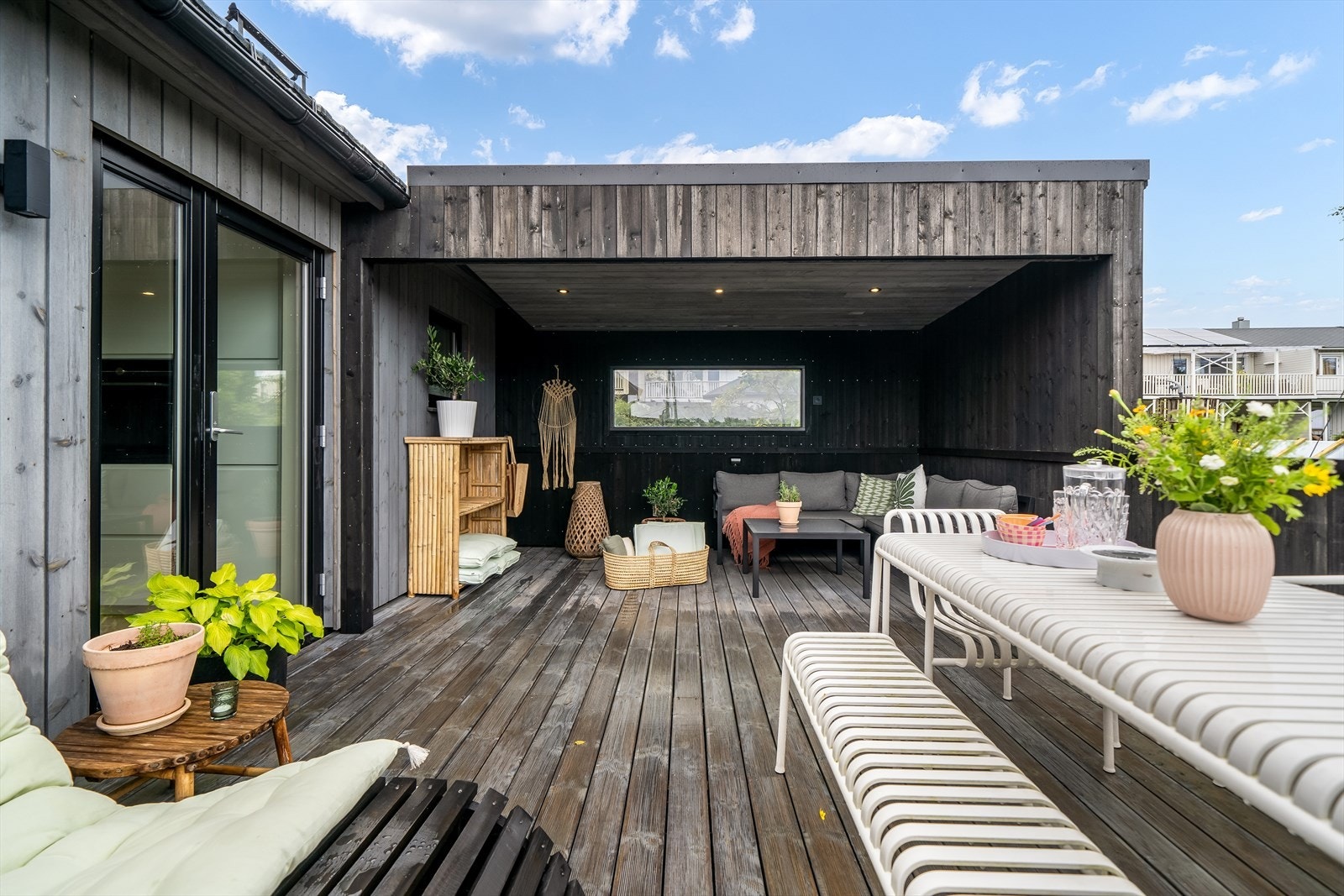 Praktisk overbygg over terrasse. Galleribilde