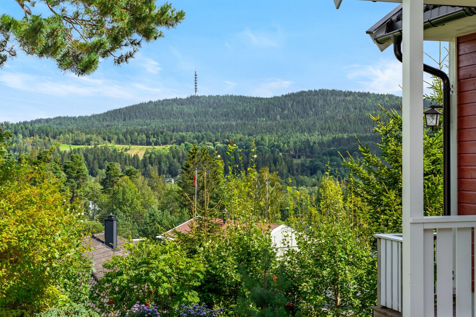 Herfra har du god oversikt mot Lillomarka arena Galleribilde