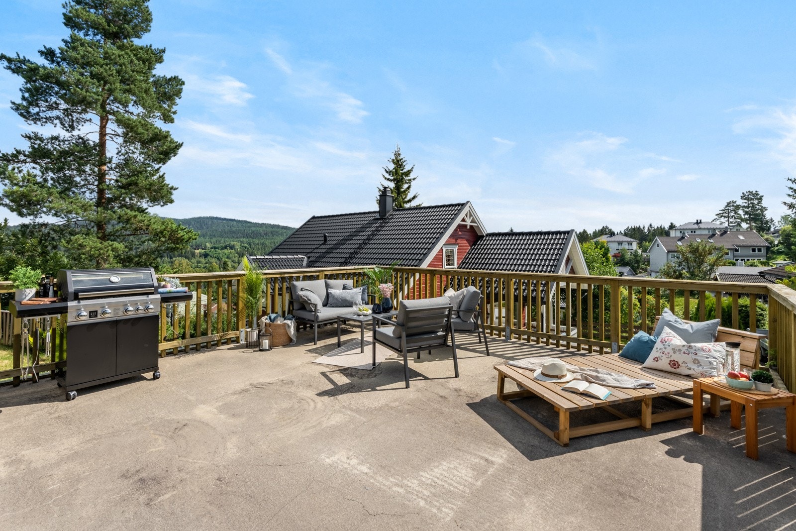 Huset disponerer garasjetaket - en perfekt sted på sommerdager Galleribilde