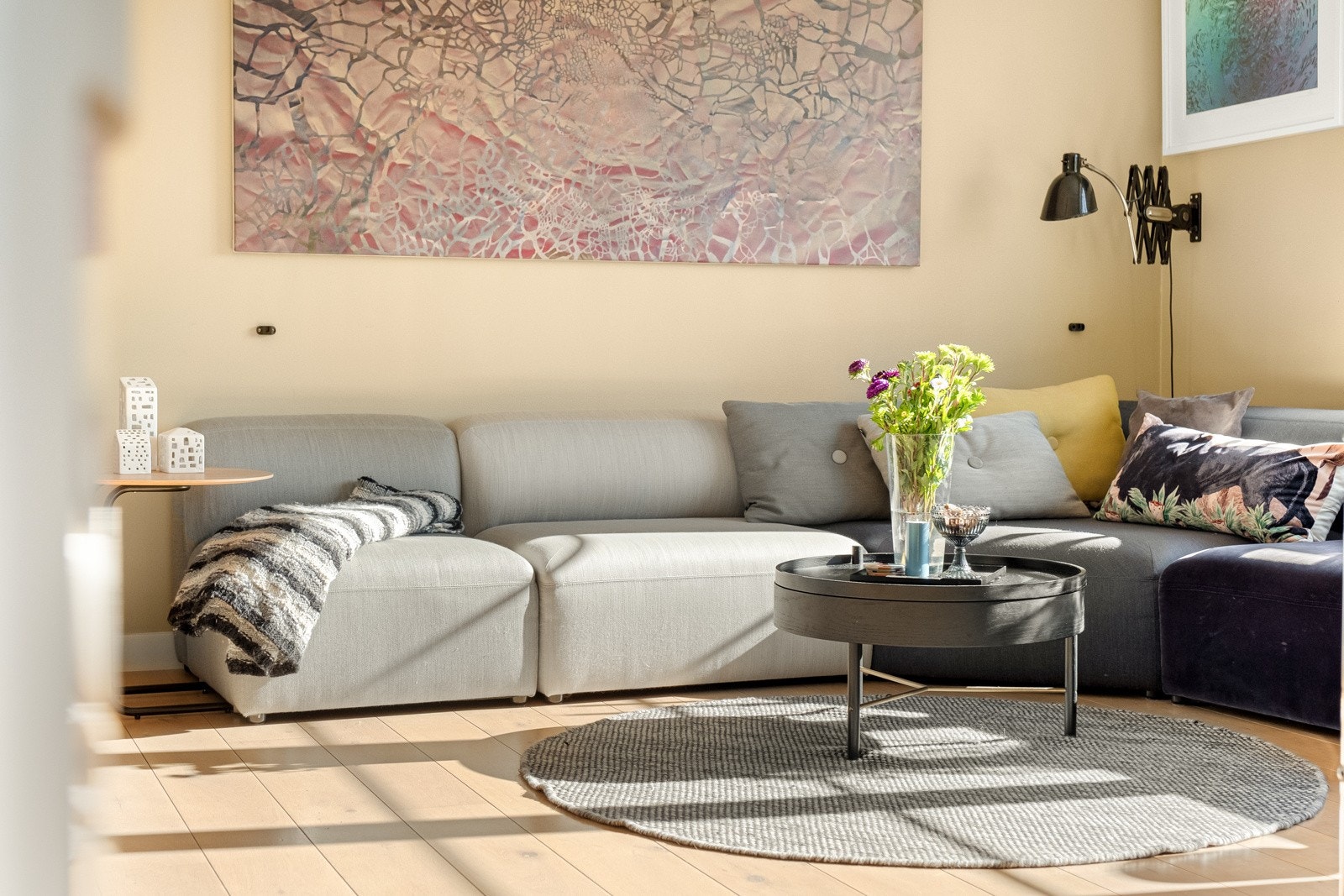 Dette kommer jeg til å mase mer om, men altså lyset inn her er noe av det flotteste vi har sett. Galleribilde