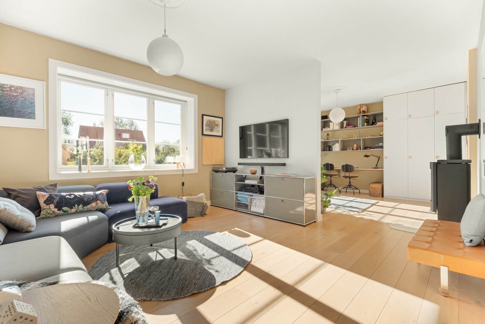 Dette er en vakker, arkitekttegnet familiebolig med nydelige kvaliteter. Galleribilde