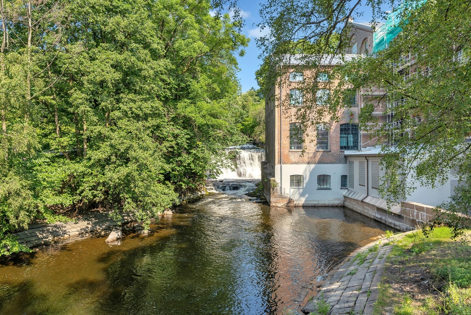 Leiligheten ligger akkurat vest for Akerselva. Galleribilde