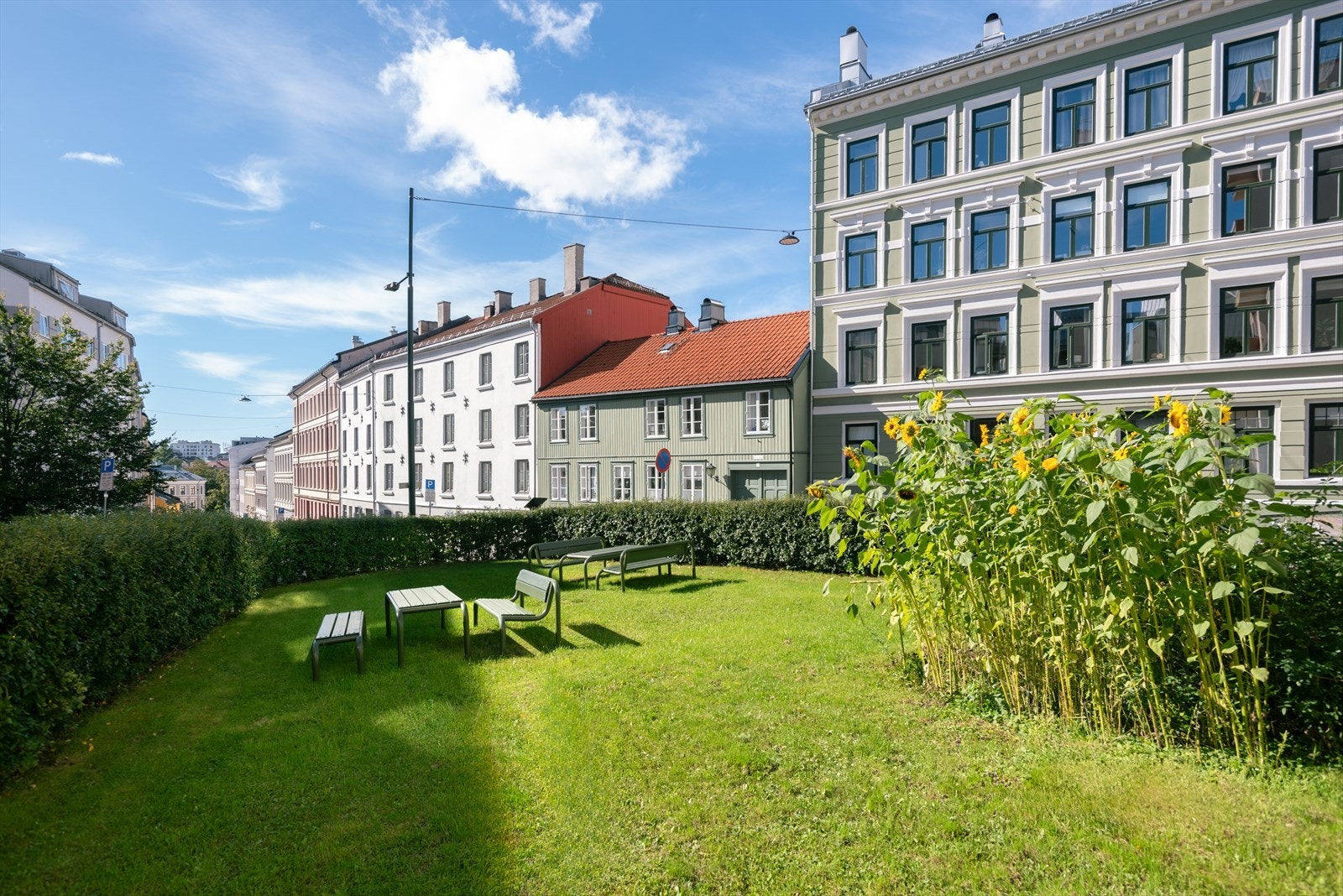 I forhagen kan du invitere venner å bekjente til f eks hyggelige 17. mai-feiringer. Galleribilde