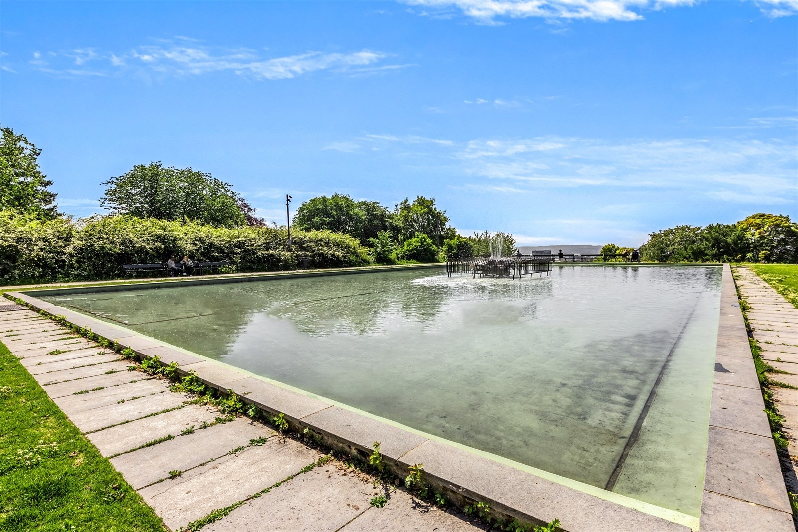 Her kan du gå tur og beundre det flott speilet på toppen av parken. Galleribilde