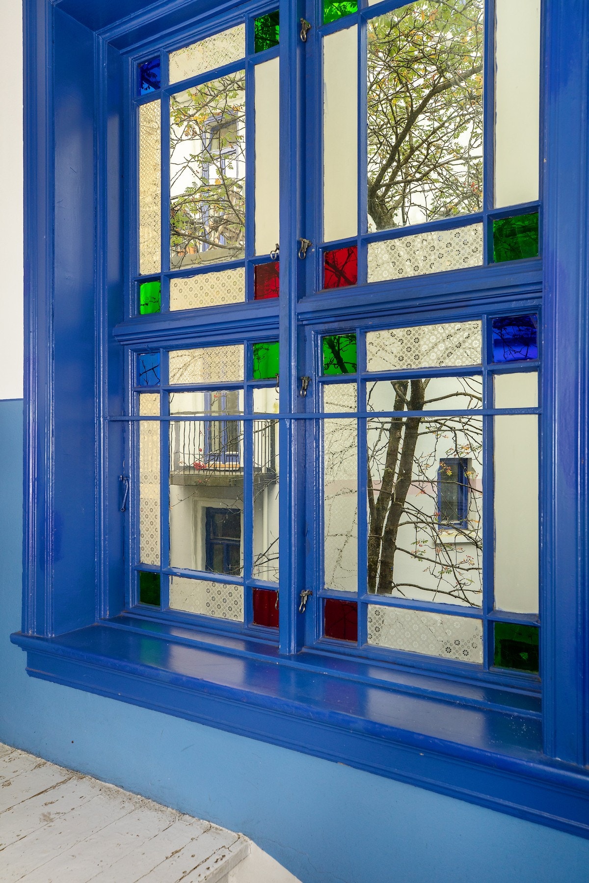 Veldrevet borettslag med pene, originale vinduer i oppgangene. Galleribilde