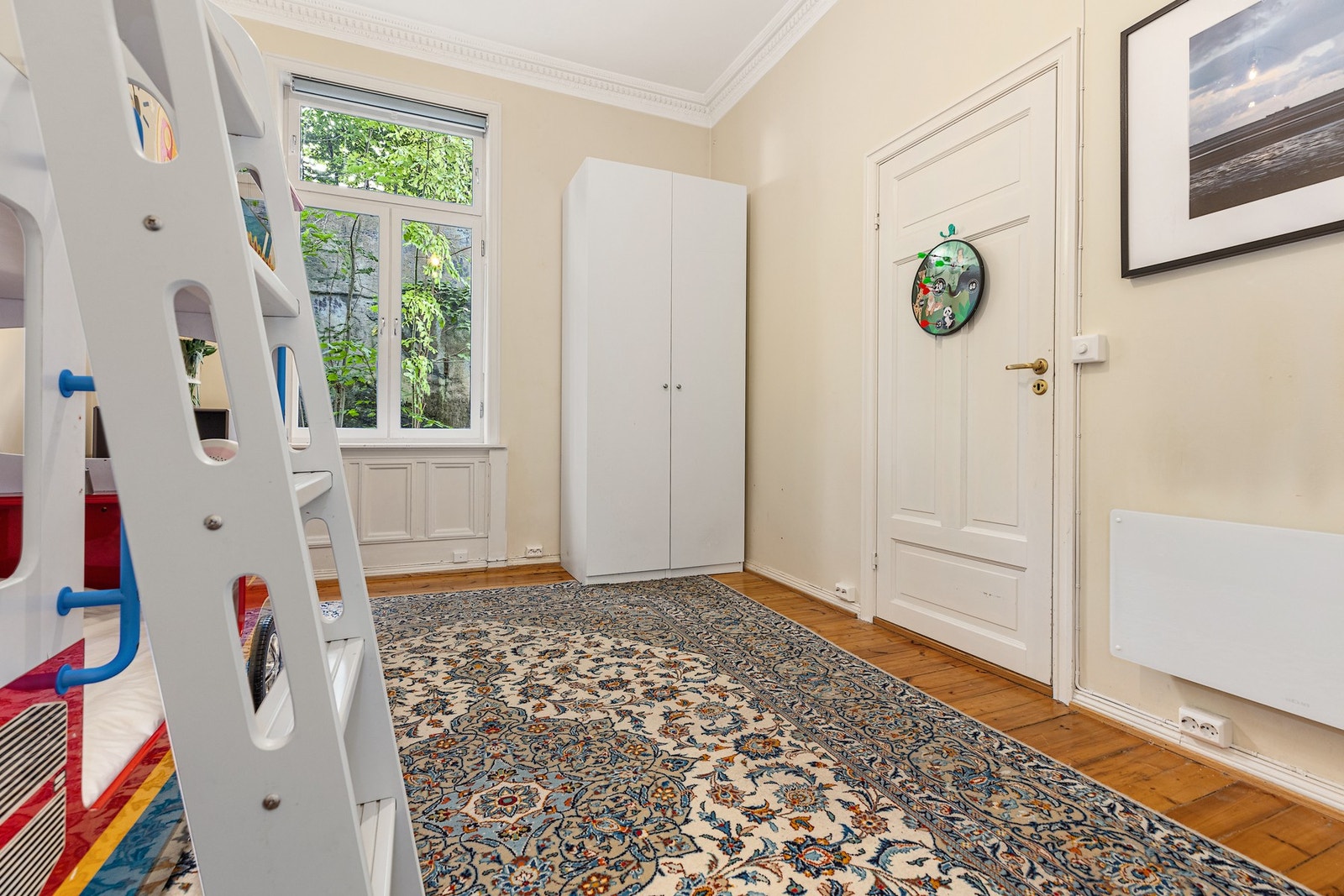 God plass i alle rom. Galleribilde