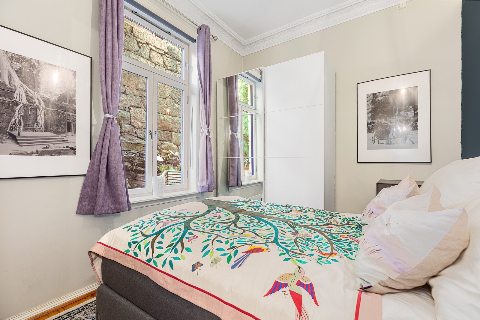 Romslig hovedsoverom med stille beliggenhet. Galleribilde