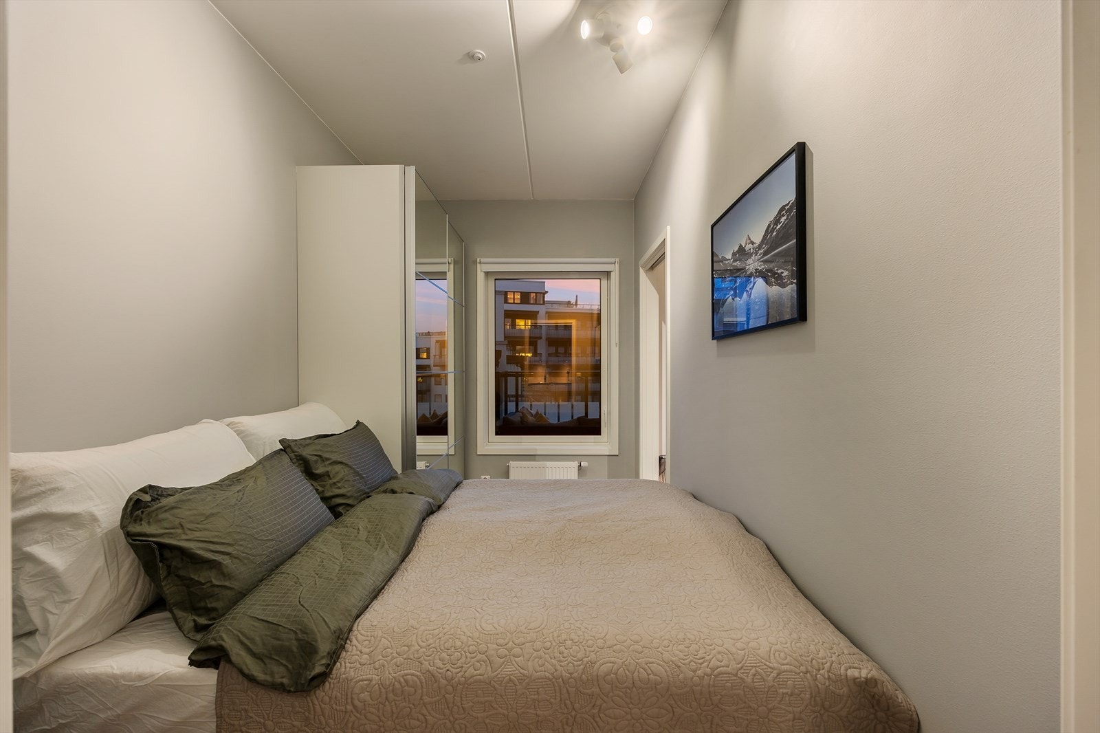 Tilgang til soverom fra kjøkkenet Galleribilde