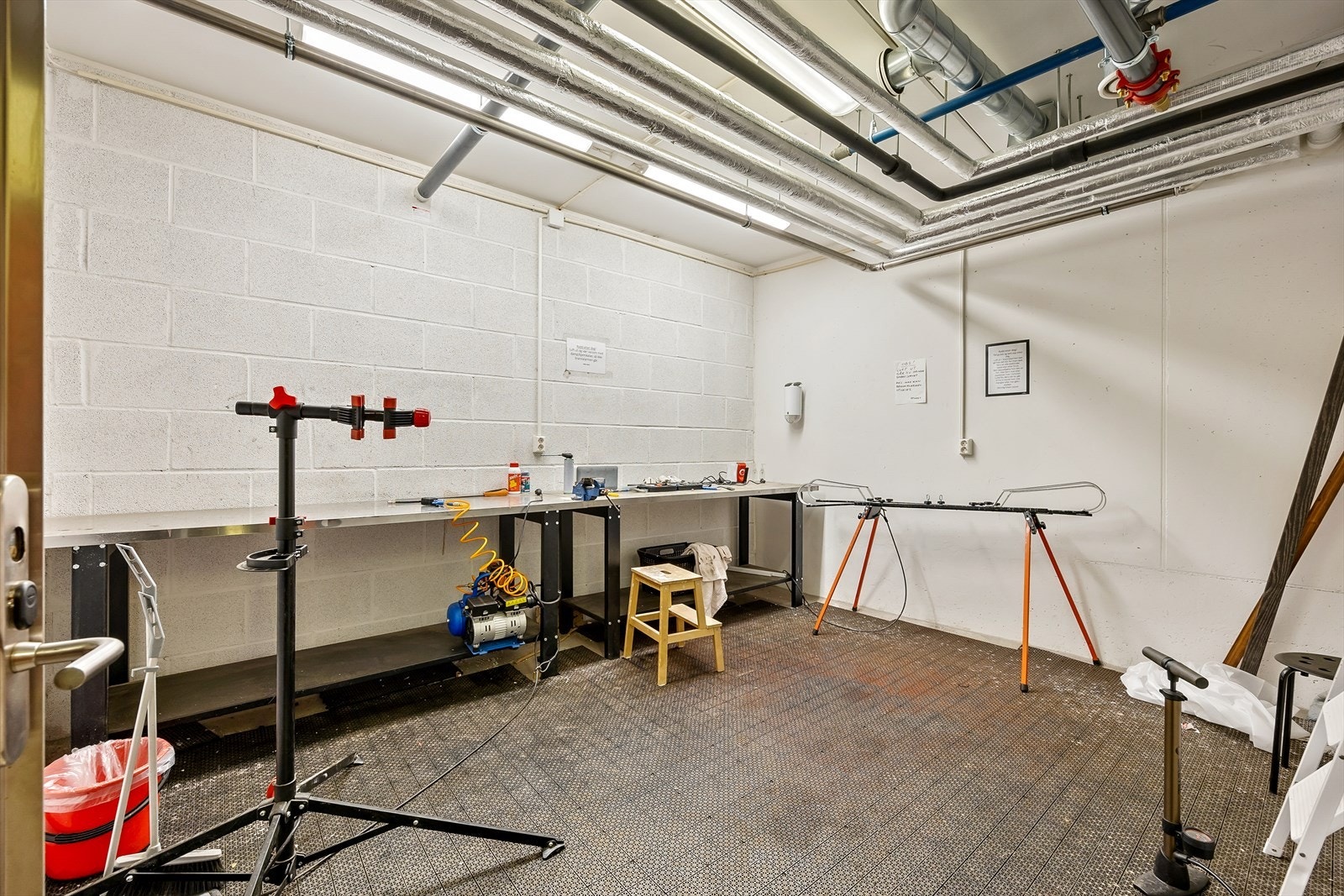 Felles smørebod/verksted Galleribilde