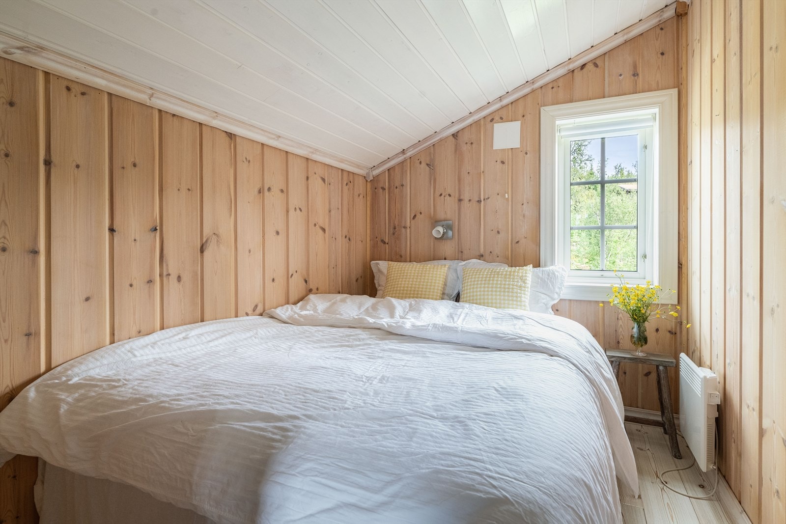 Det er to soverom i 2. etasje med tilsammen 5 sengeplasser. Galleribilde