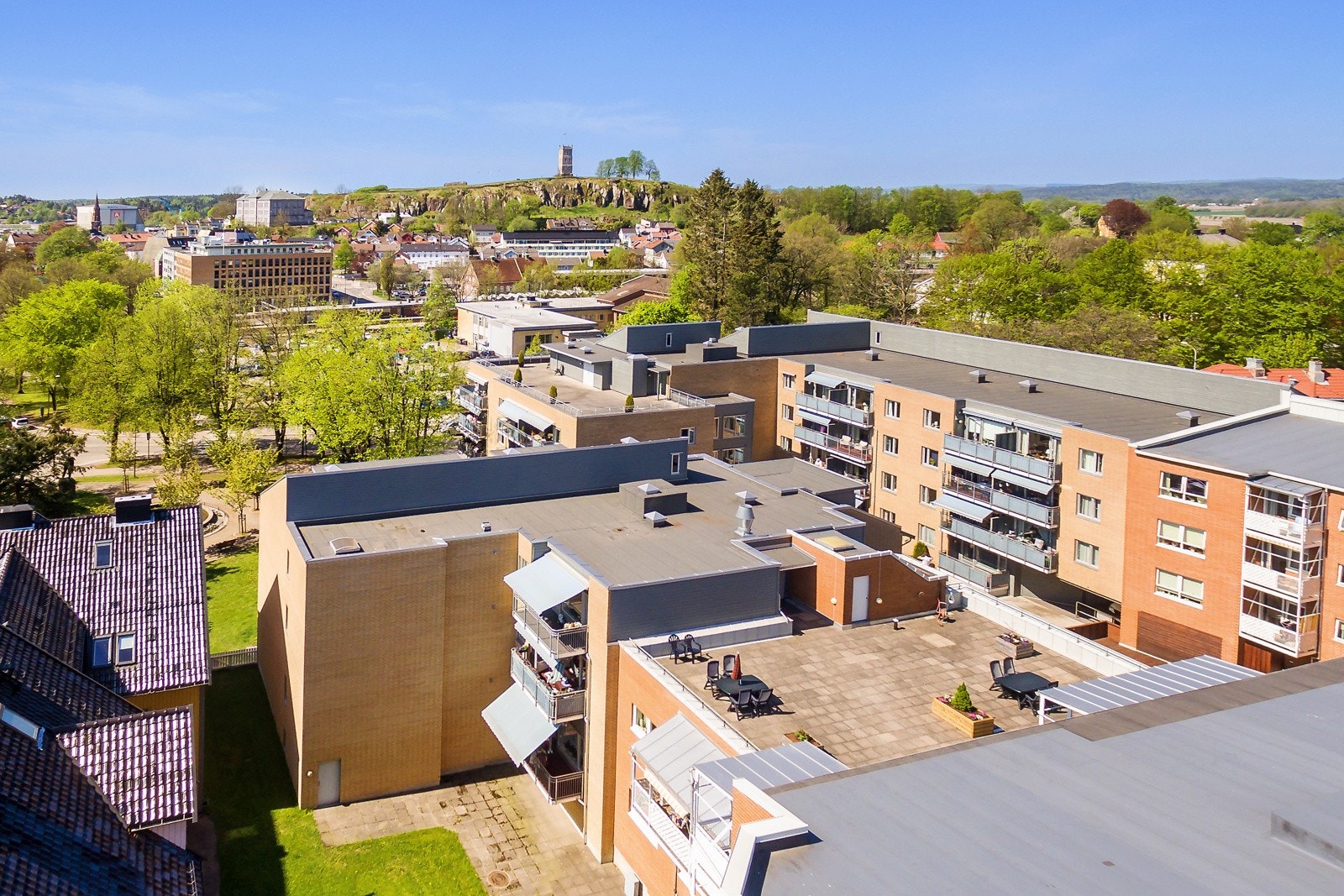 Velkommen til leilighet 130 på Midtløkken Aktivitetshus. En hyggelig 2 roms i høy 1 etasje. Trappe- og heisfri adkomst. Galleribilde