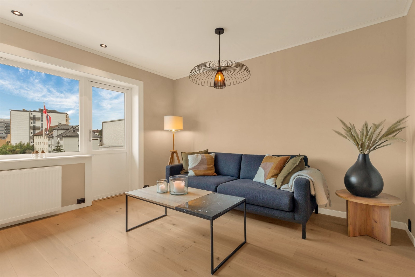 Gjennomgående lekker parkett på alle gulv, foruten flislagt bad Galleribilde