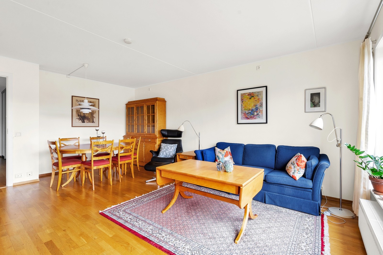 Leiligheten varmes opp med fjernvarme som er inkl. i felleskostnadene Galleribilde