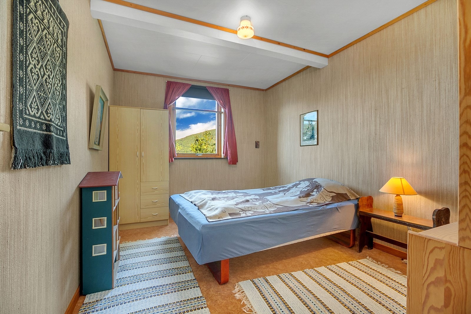 Soverom 2 har god plass til soveromsmøbler. Galleribilde