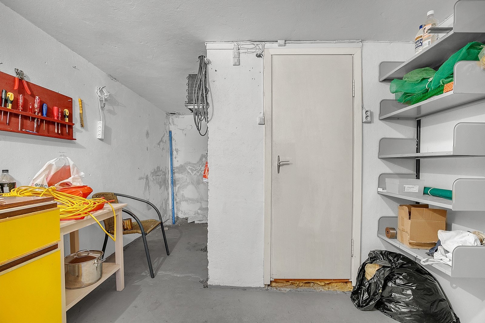 Boligen har 3 boder i underetasje Galleribilde