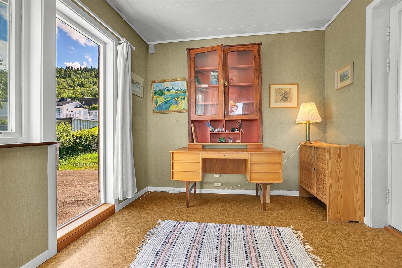 Fra soverommet er det utgang til terrasse. Galleribilde