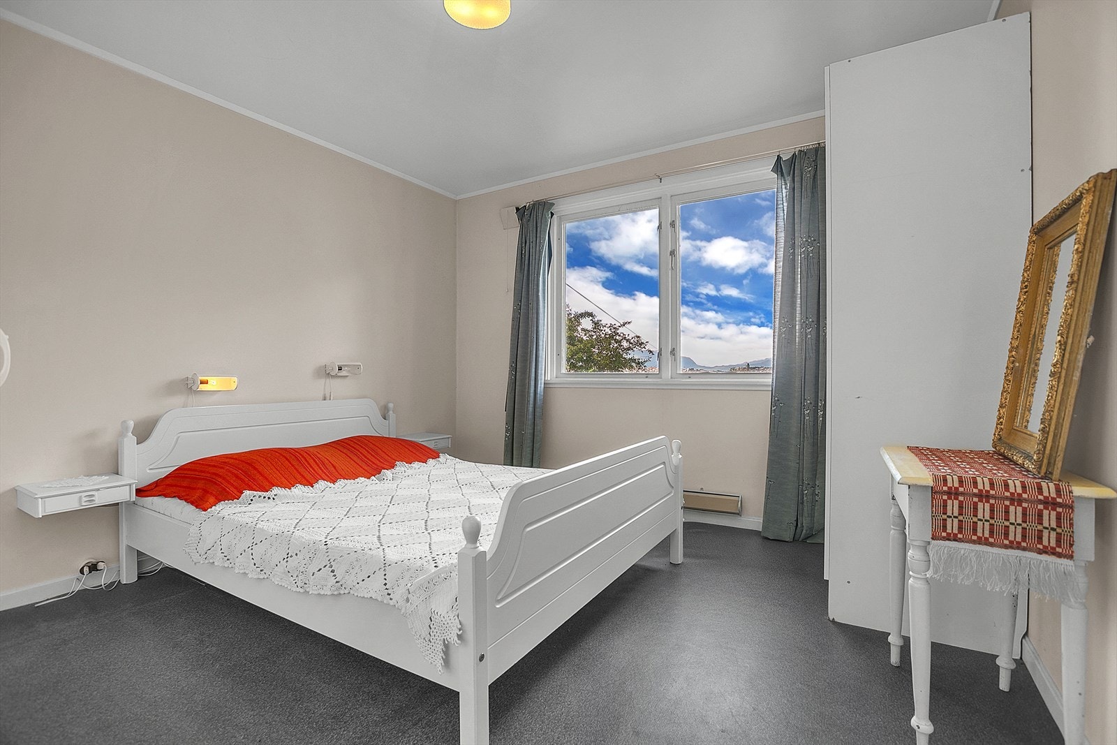 I underetasjen er det 4 soverom. Galleribilde