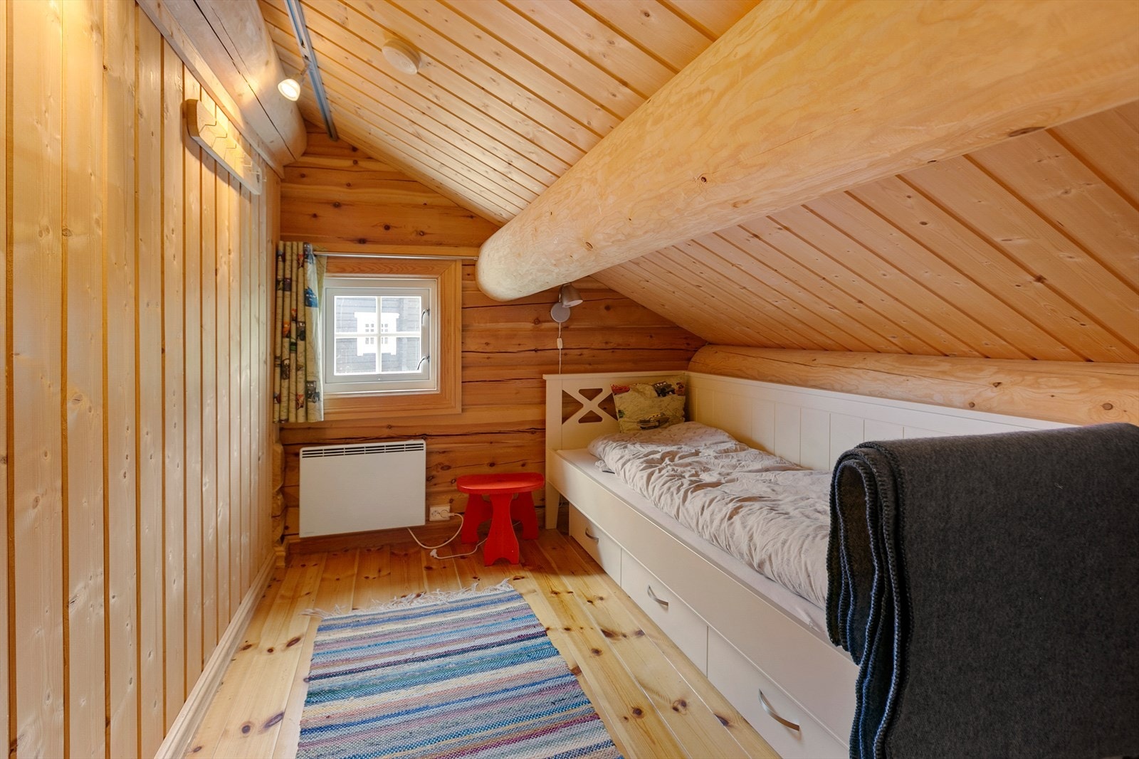 Rom 2 på loftet Galleribilde