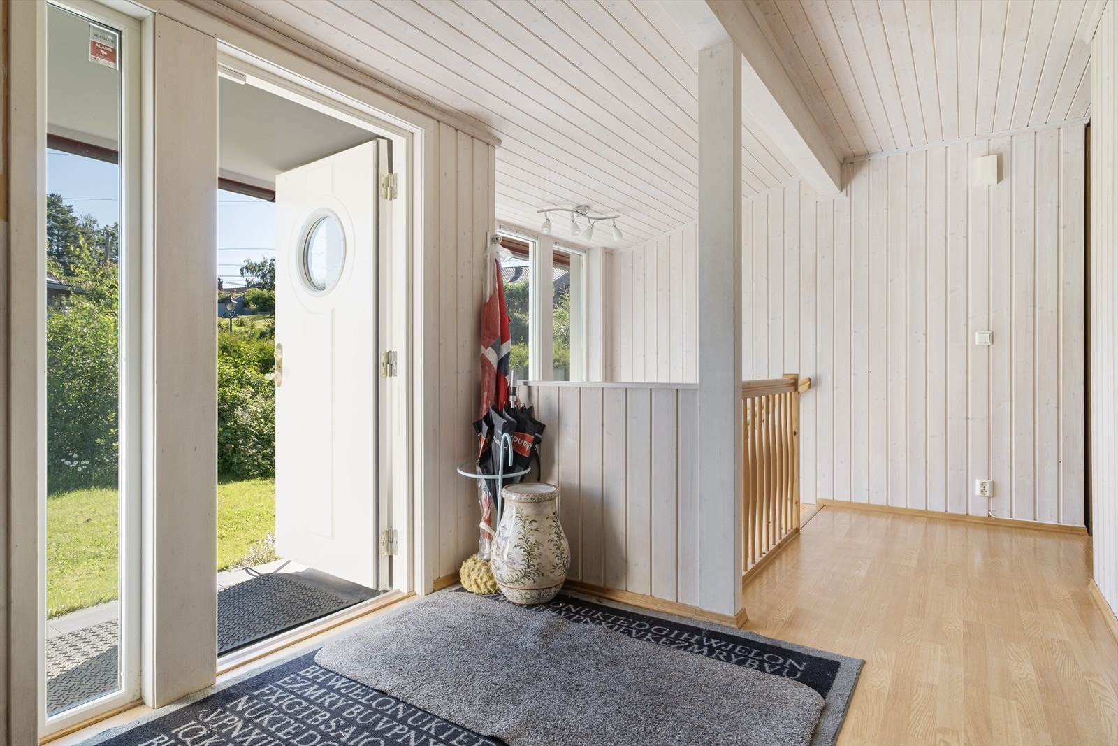 Entréen er romslig og innbydende. Galleribilde