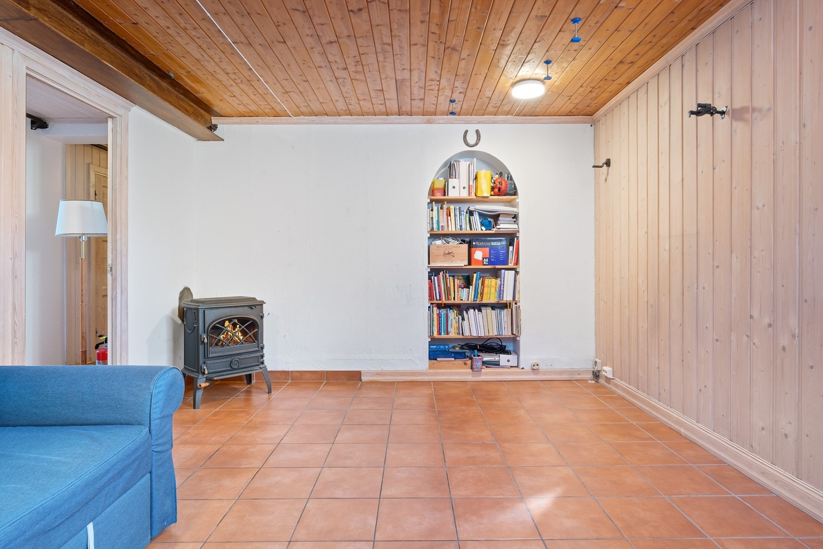 Her har du god plass til ønsket innredning og er et fint rom hvor du kan trekke deg tilbake. Galleribilde