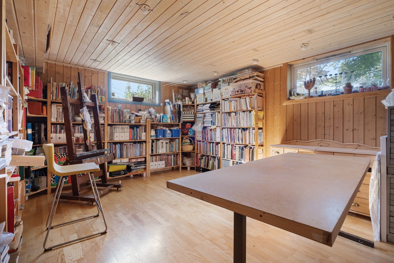 Bruken av kjelleretasjen avviker fra dagens bruk. Enkelte av rommene som benyttes som kjellerstue (Dette bildet) og kontor er godkjent som boder. Galleribilde