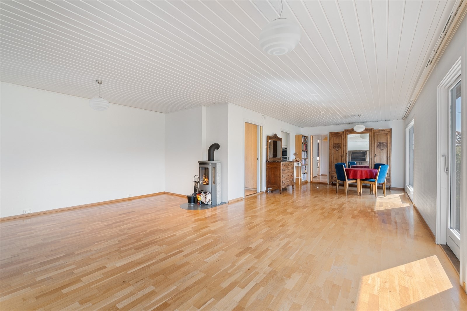 Stuen har en god utforming og du kan enkelt møblere etter eget ønske. Galleribilde