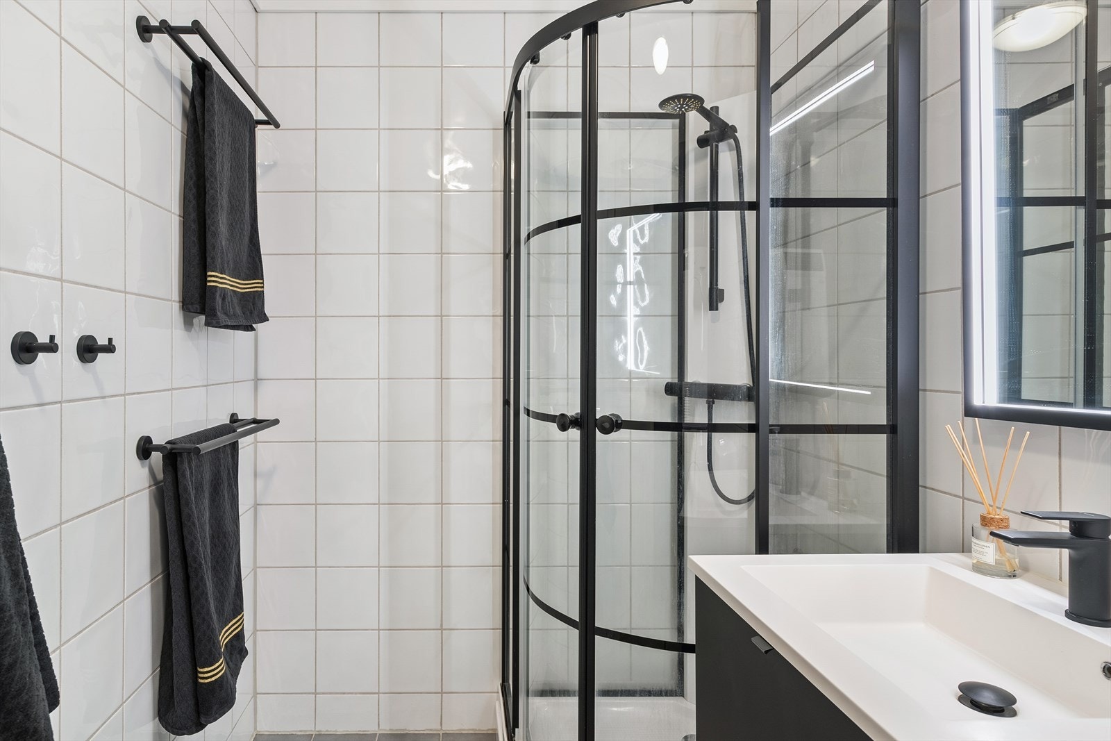 For en ekstra komfort i hverdagen, er det varmekabler i gulvet. Galleribilde