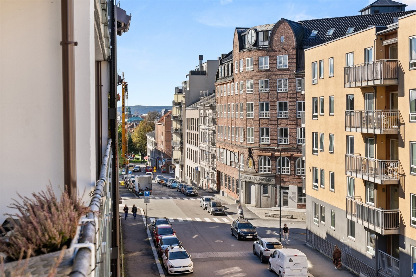 Du har en flott usikt over Gøteborggata fra balkongen. Galleribilde