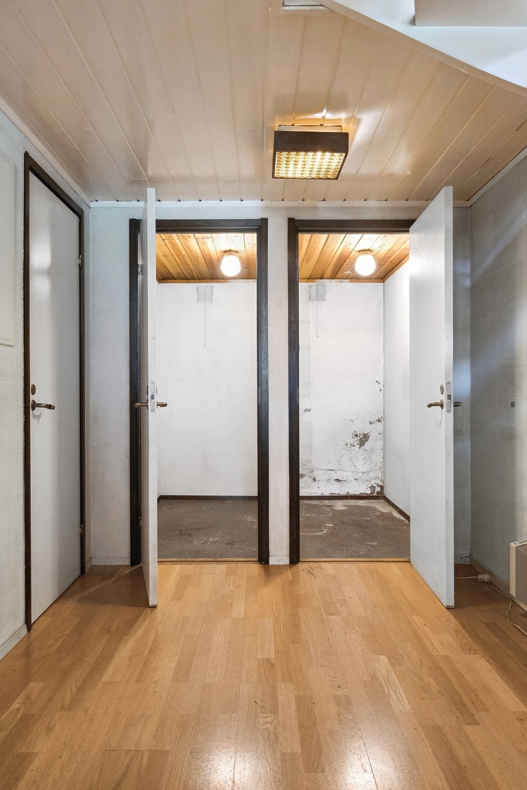 Boligen har god med lagringsplass i tre innvendige boder. Galleribilde