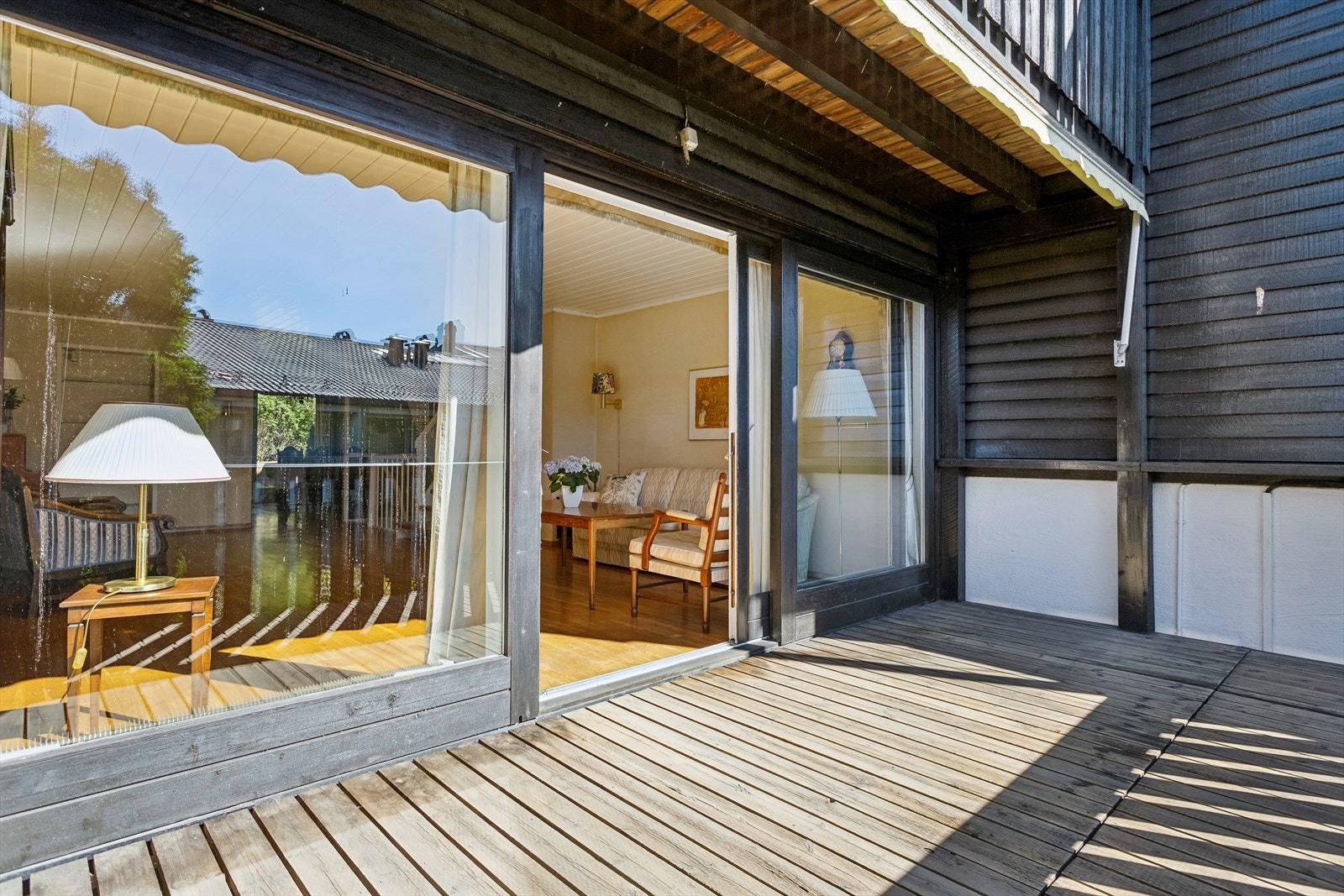 Fra stuen er det utgang til en vestvendt balkong. Galleribilde