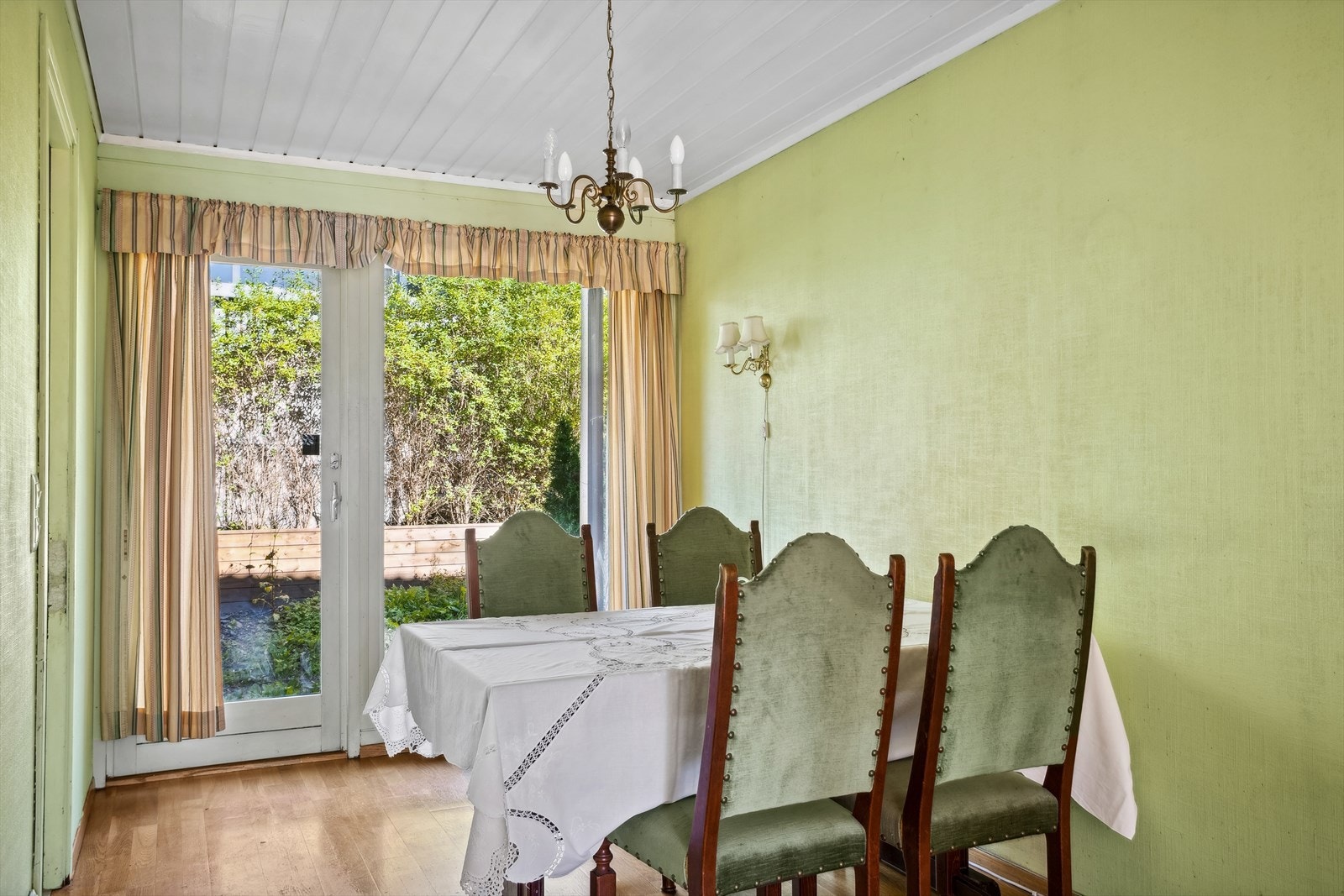 I tilknytning til kjøkkenet, kan spisebord enkelt plasseres - her kan gode måltider nytes. Galleribilde