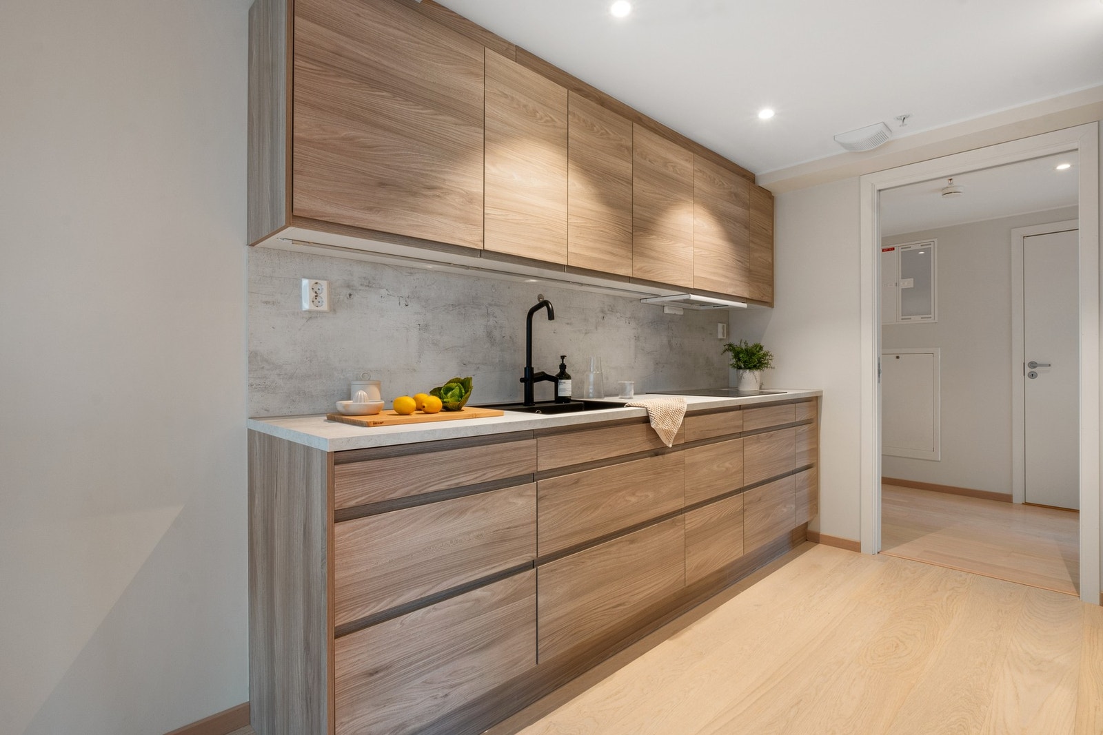 Kjøkken med integrerte hvitevarer. Galleribilde