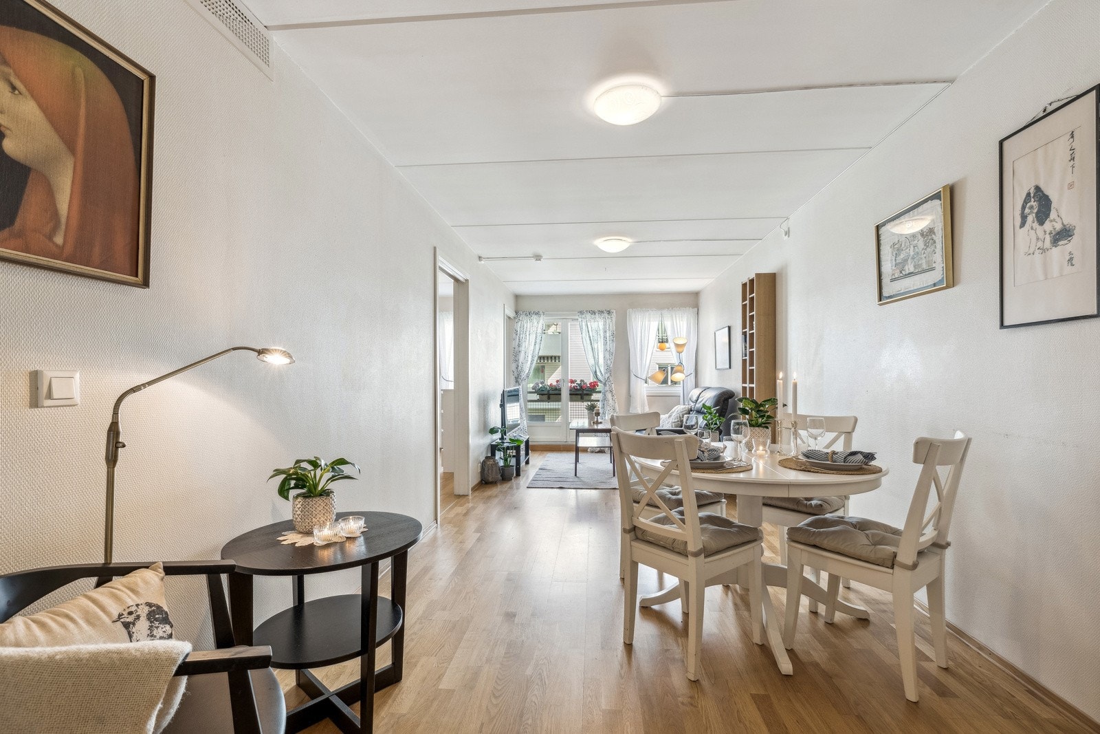 God plass til både spisegruppe og sofa Galleribilde