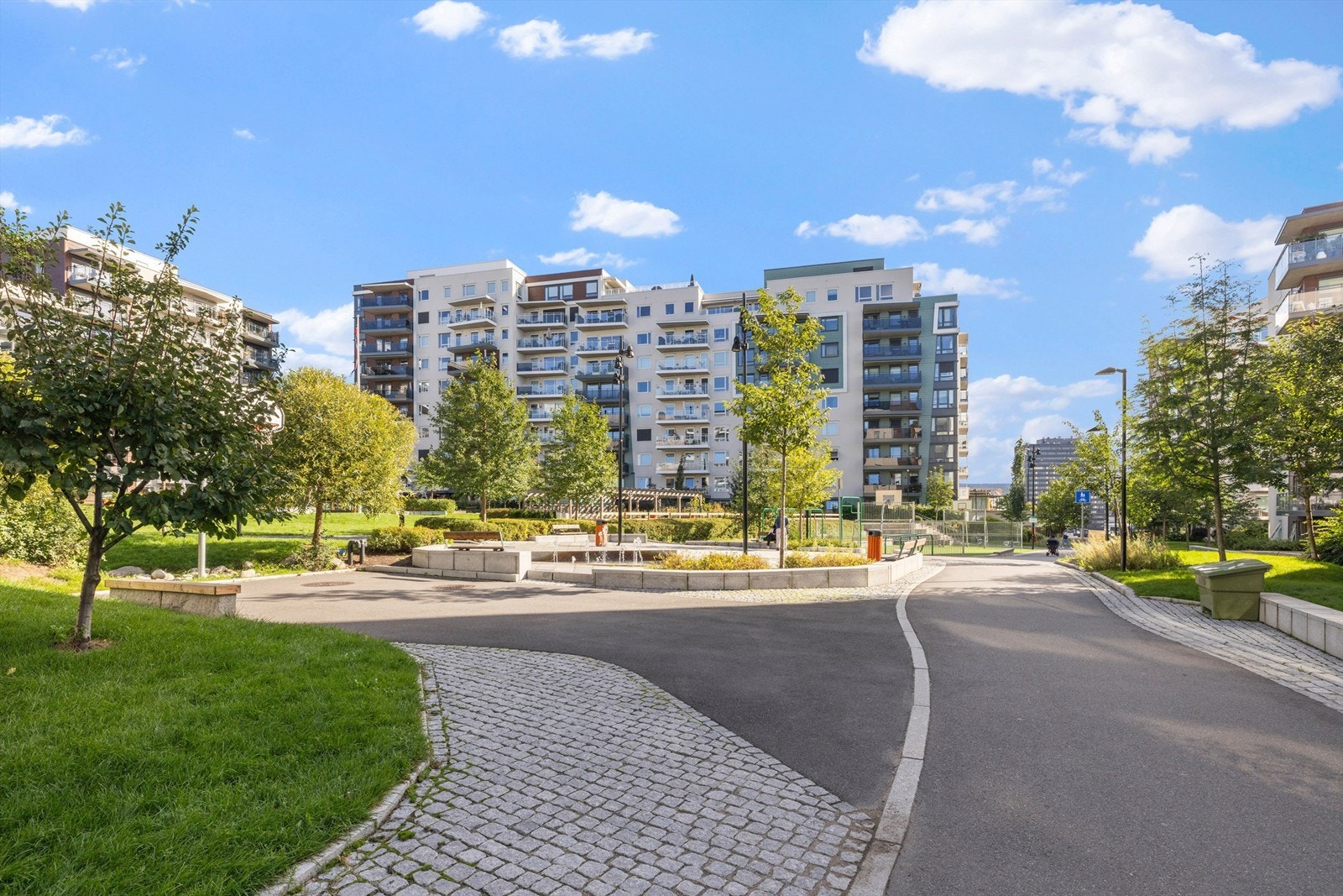 Gartnerkvartalet er en grønn og moderne hageby med et pent opparbeidet uteareal Galleribilde