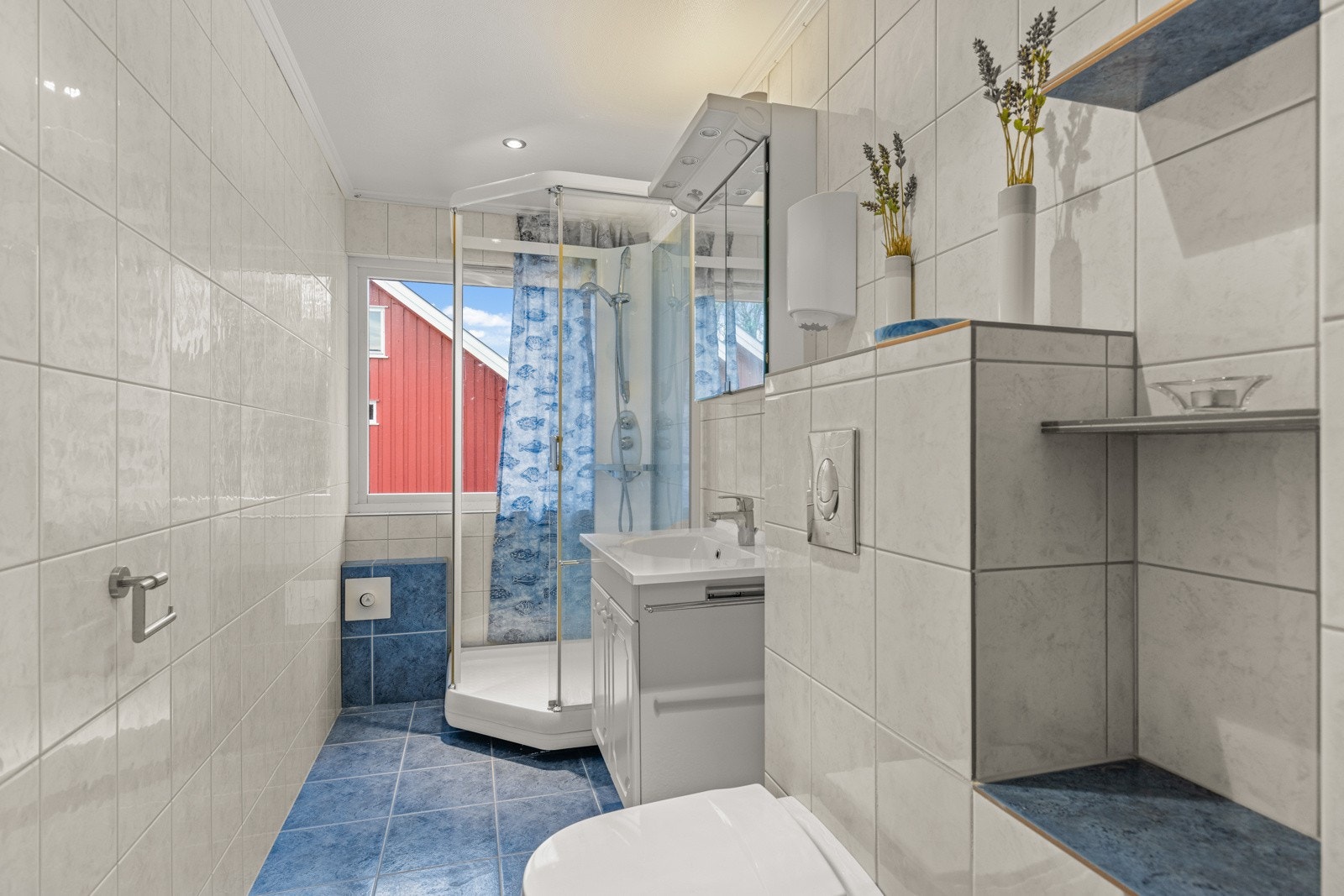 Hovedbygning Liten leilighet i 2.etg, bad med WC Galleribilde