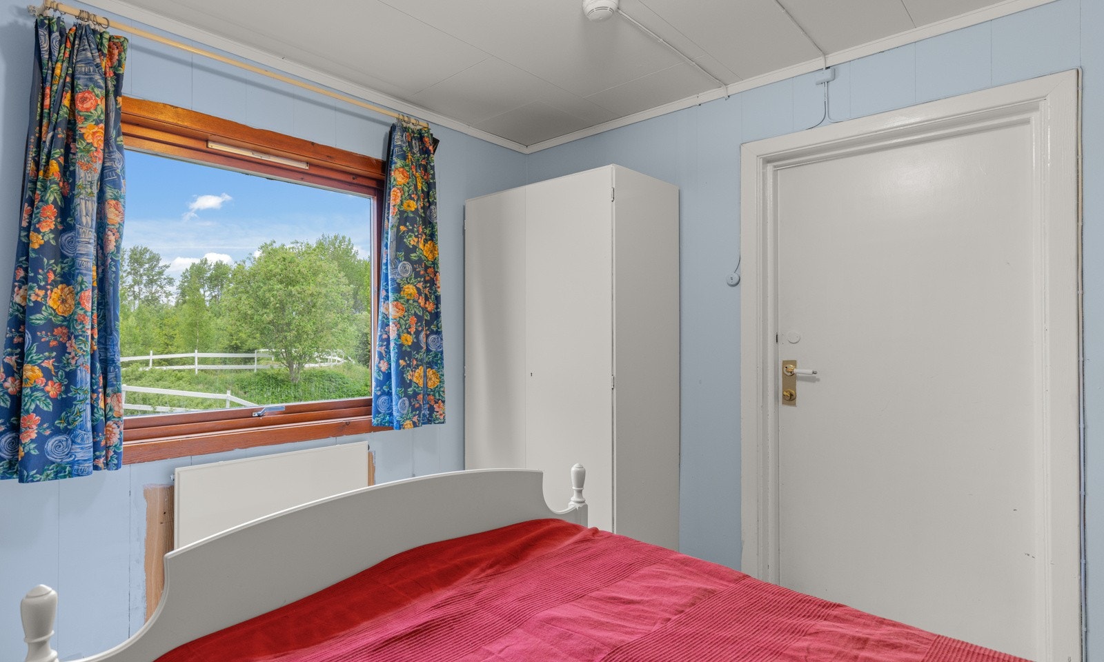 Hovedbygning Liten leilighet i 2.etg, soverom Galleribilde