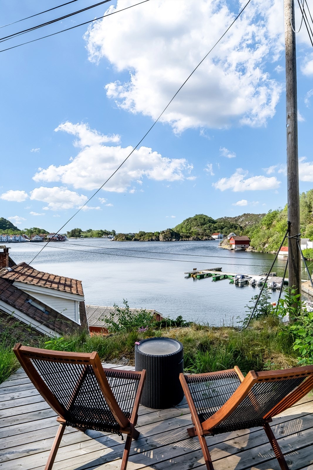 På en liten topp er det laget til et nydelig utsiktspunkt! Galleribilde