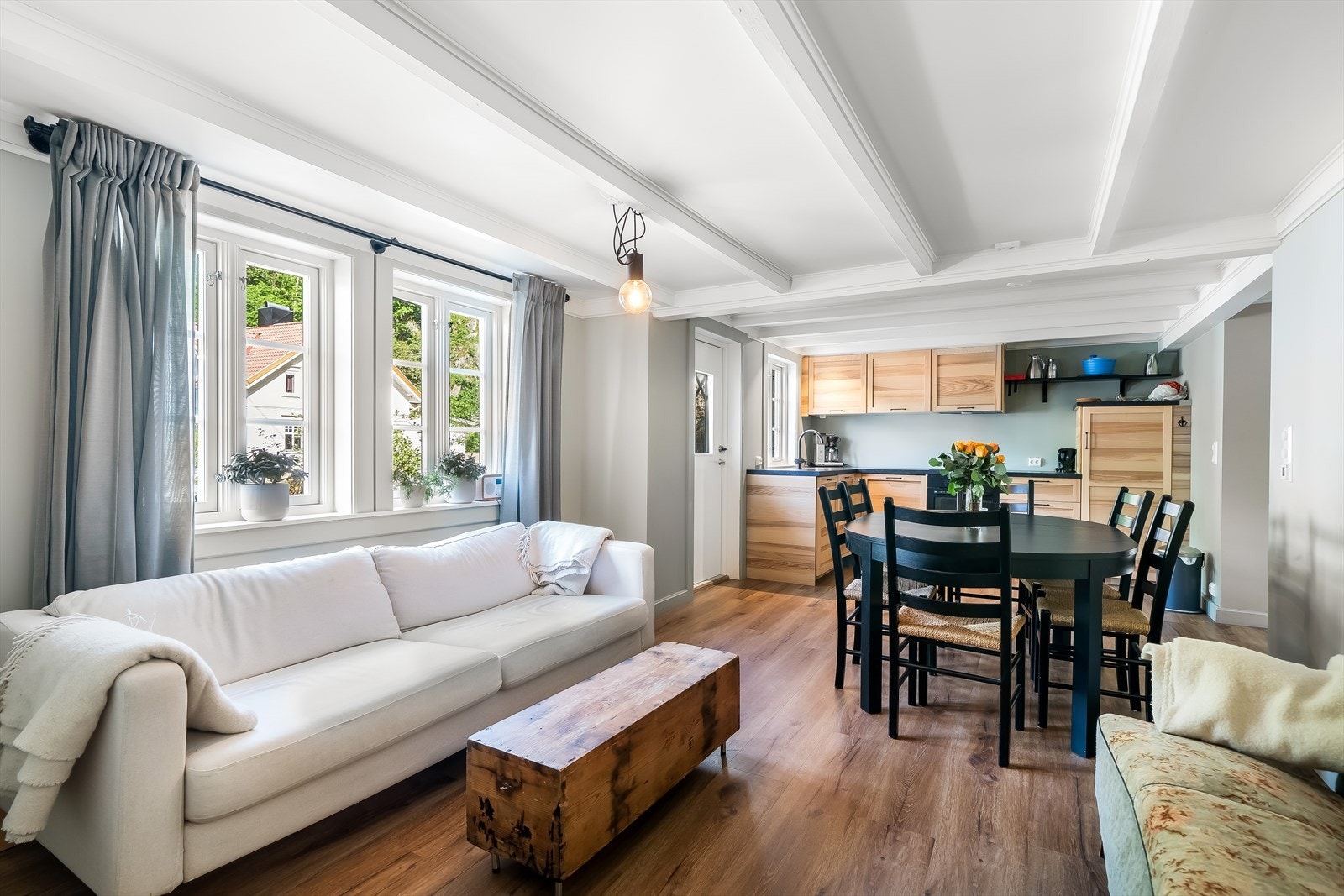 Åpen løsning mot kjøkken 2 Galleribilde