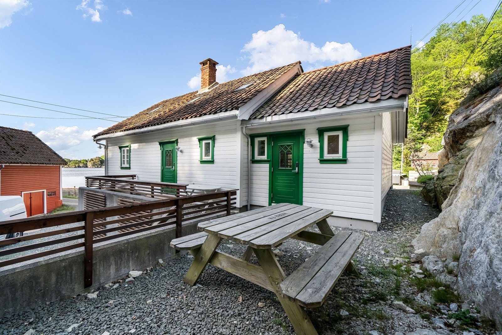 Usjenert uteplass på baksiden Galleribilde